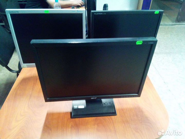 Продаются мониторы