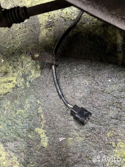 Задний левый кулак с abs lancer 9