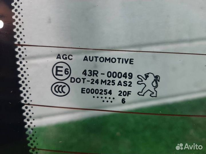 Стекло заднее Peugeot 407 (6E) 2007