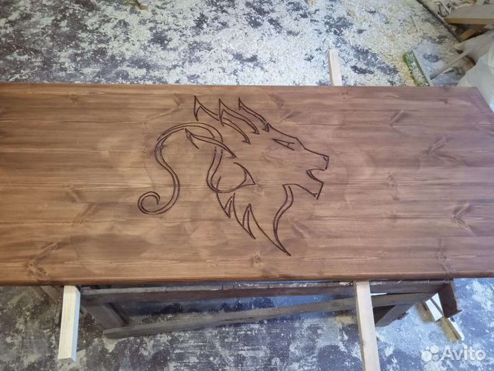 Индивидуальный знак на изделии из дерева