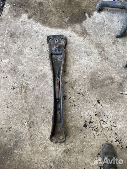 Рычаг балка продольная Nissan Almera N16