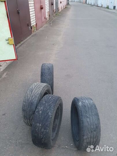 Комплект на штампованном диске R15 от Toyota Camry