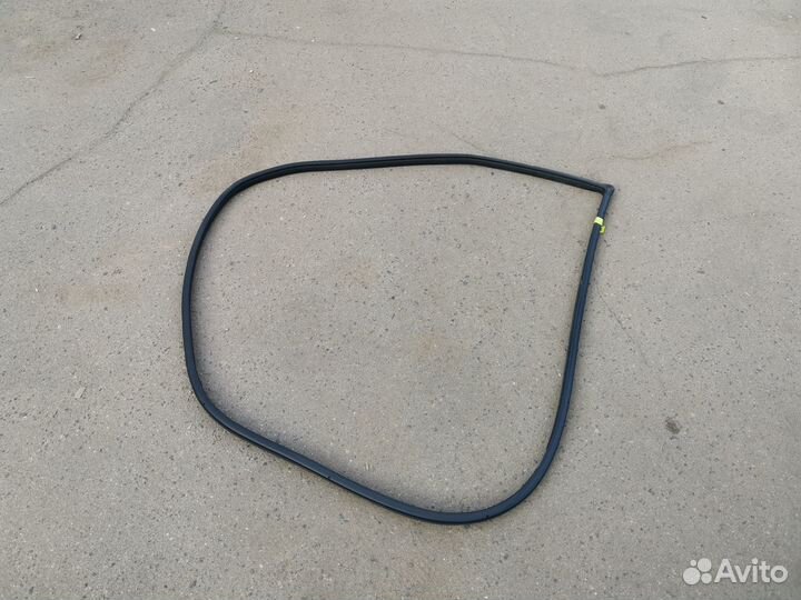 Уплотнитель двери Subaru Impreza WRX STI GRF GRB