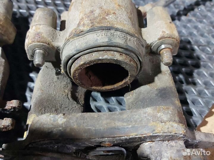 Суппорта тормозные передние Ford focus 1