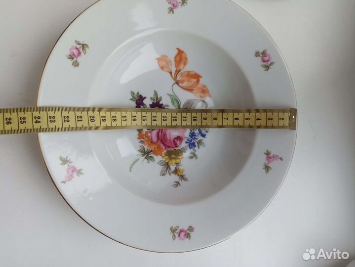 Винтажные тарелки и молочник