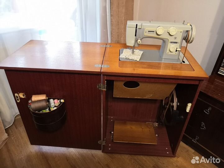 Швейная ножная машинка Подольск 142