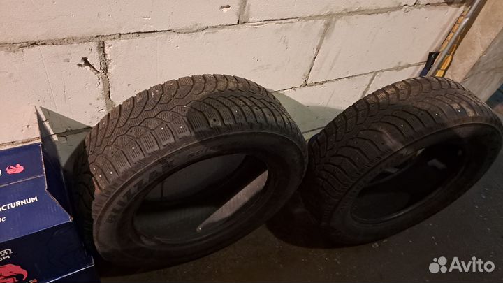Bridgestone Blizzak Spike-01 215/65 R16 98T