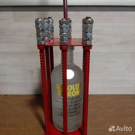 Клетка для бутылки с гайками Никогда не сдавайся