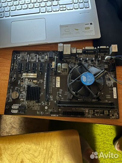 Материнская плата с процессором и памятью