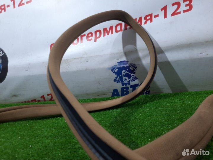 Уплотнитель двери передний Mercedes E320 W211