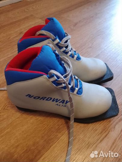 Лыжные ботинки р 33