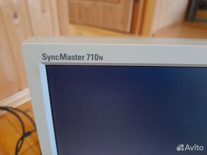 Монитор Samsung SyncMaster 710n 17
