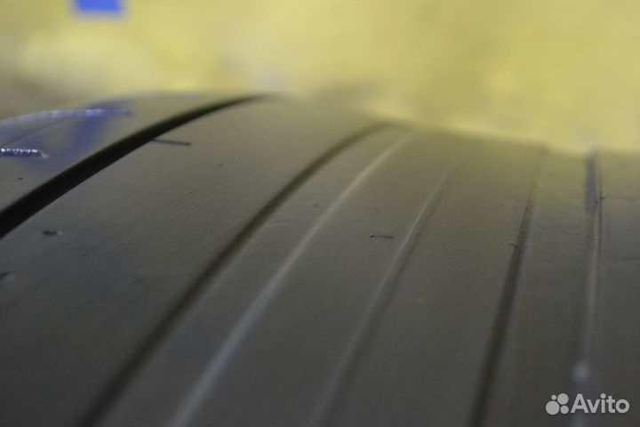 Pirelli P Zero PZ4 285/45 R21