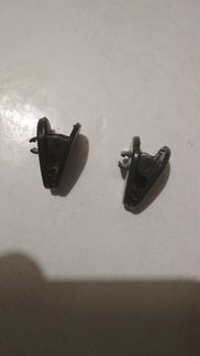 Крепление прещепка для провода наушников