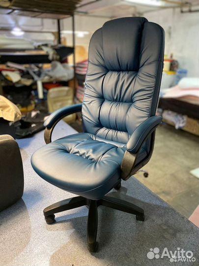Офисное кресло