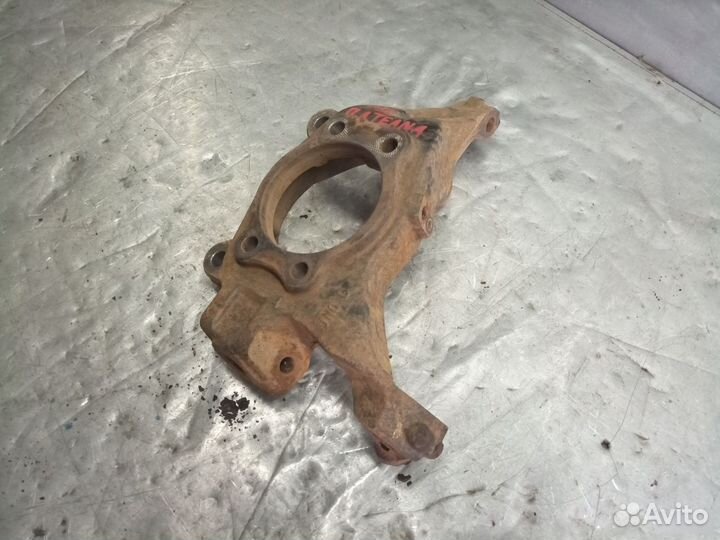 Поворотный кулак передний левый Nissan Teana J32