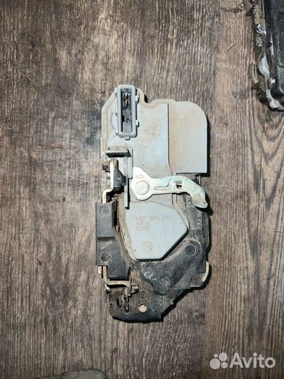 Замок двери правый левый, передний, задний