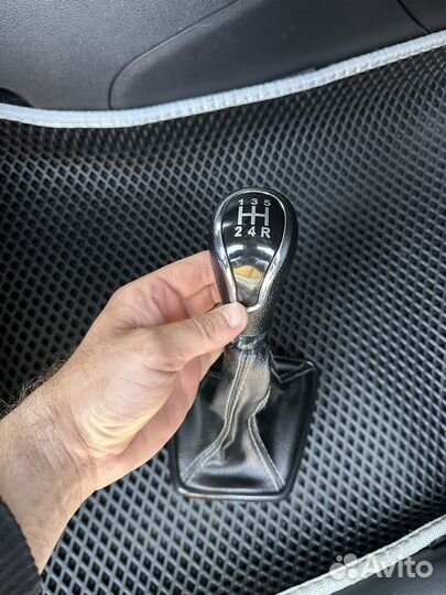 Ручки на весту