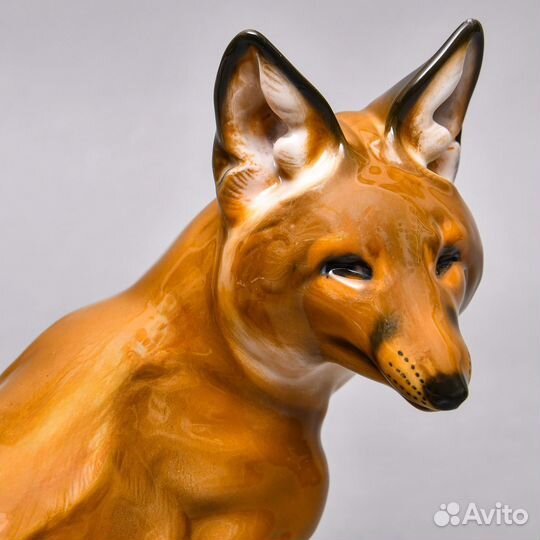 Фарфоровая статуэтка