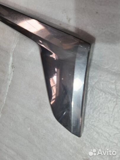 Накладка на фару передняя правая Toyota Land