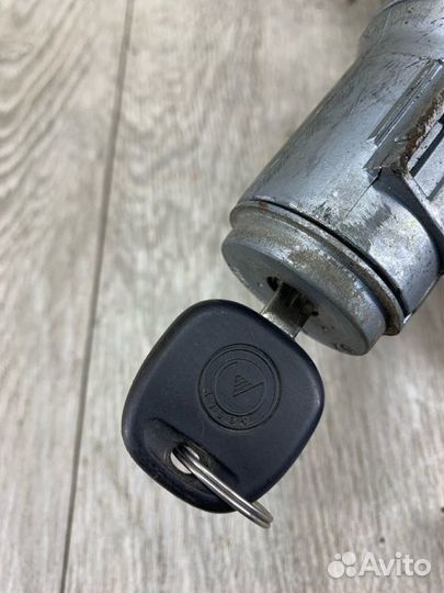 Замок зажигания с рулевой колонкой Geely Mk