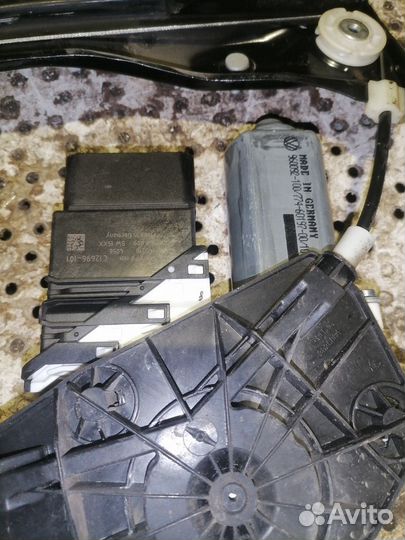 Стеклоподъемник электр. задний правый Volkswagen J