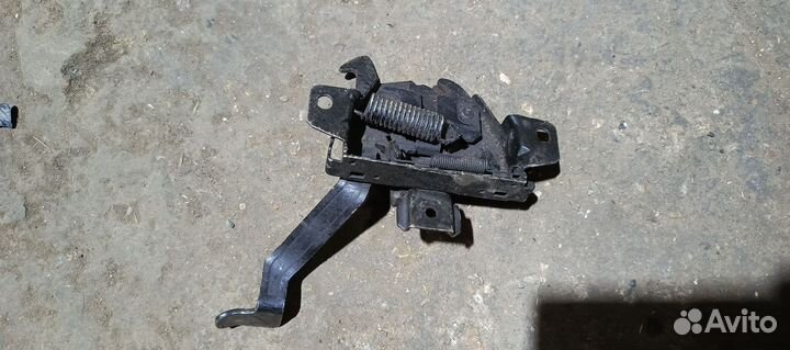 Замок капота Hyundai Sonata lV /Tagaz