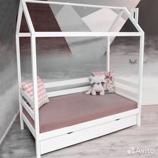 Кроватка из натурального дерева высокий борт домик