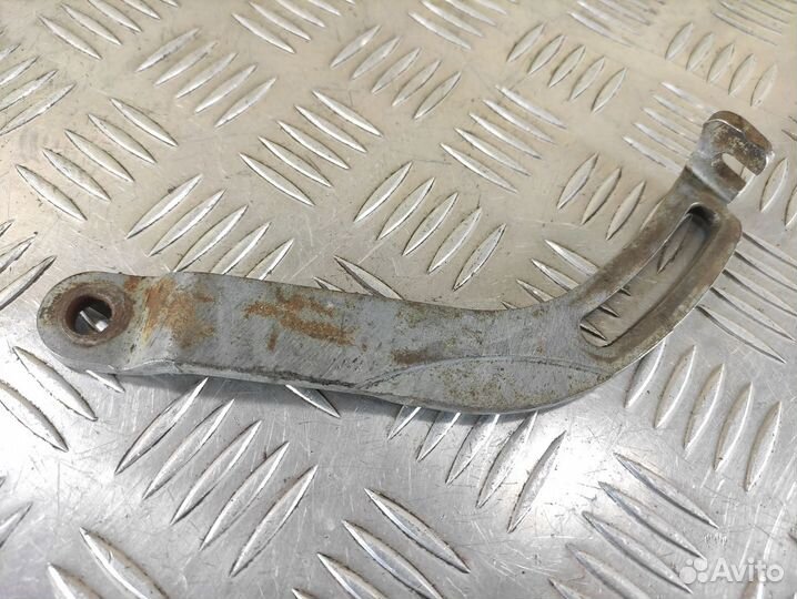 Кронштейн генератора Mitsubishi Galant 1993 1997