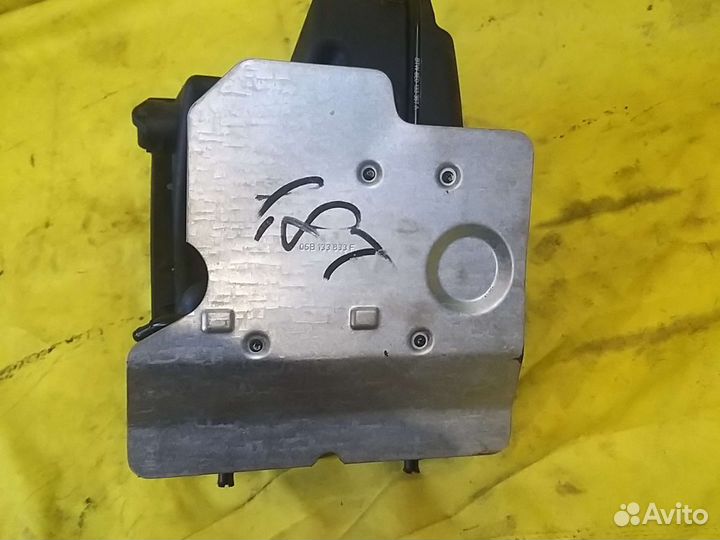 Корпус воздушного фильтра 1.8 BFB Audi A4 B7 05-07