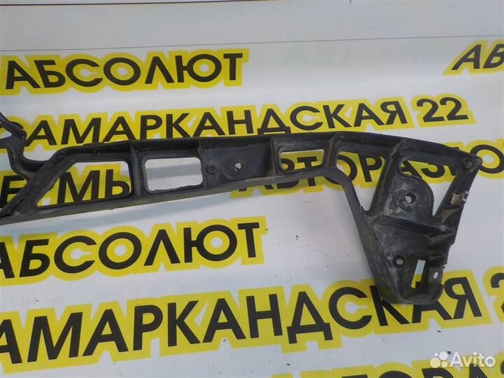 Направляющая заднего бампера правая Ford Mondeo I
