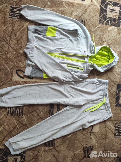 Женский спортивный костюм kari