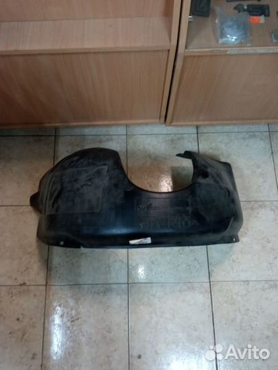 Подкрылок передний правый Kia Rio