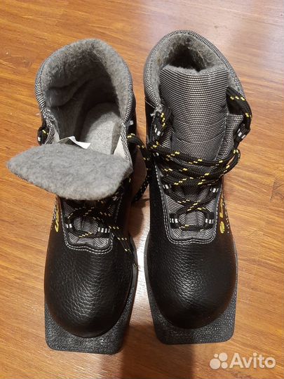 Лыжные ботинки новые