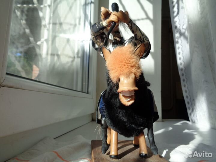 Статуэтка ручная работа сувенир;высота- 23,5 см