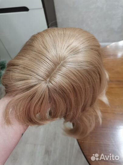 Парик блонд микс карэ
