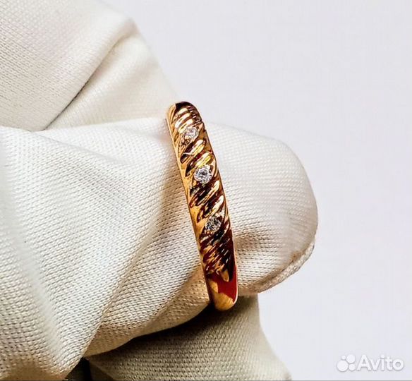 Золотое кольцо с камнем 17,5р