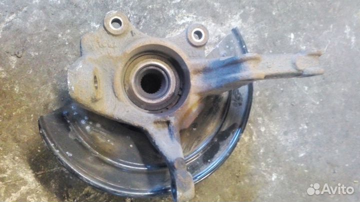 Кулак передний правый левый renault duster