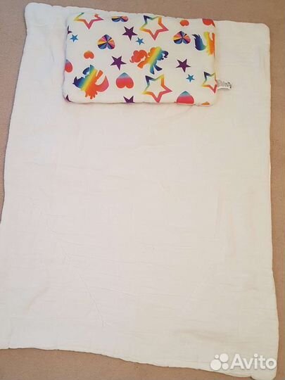 Детское одеяло и подушка в кроватку
