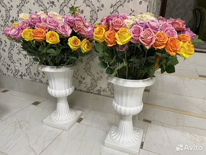 Декоративные розы в кашпо