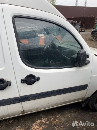 Передняя правая дверь Fiat Doblo 1