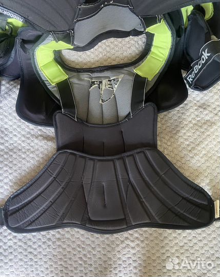 Нагрудник хоккейный взрослый reebok