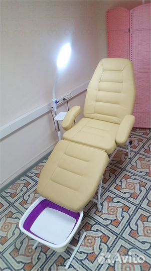 Косметологическое кресло. Педикюрное кресло