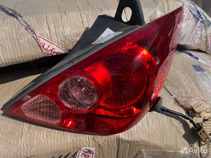 Стоп-сигнал / фонарь задний правый Nissan Tiida