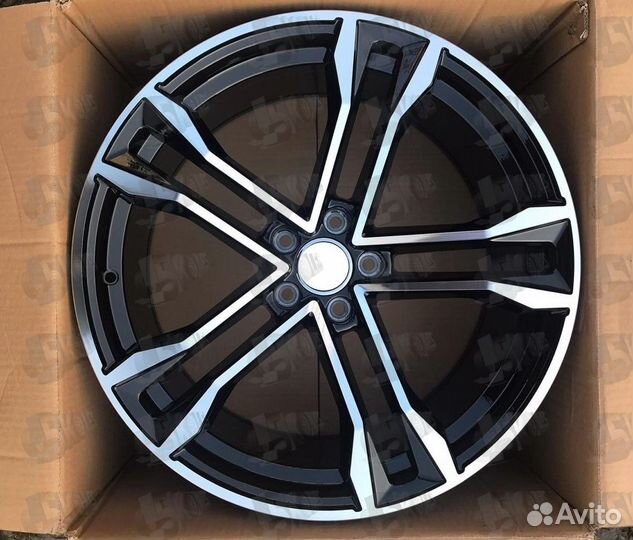 Литые диски R22 на Audi Q8 Q7