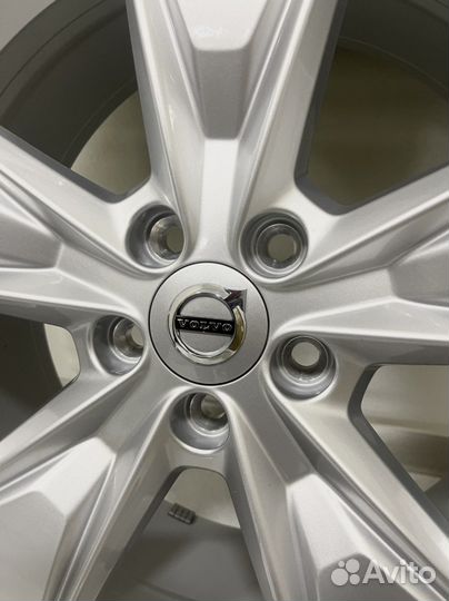 Новые Volvo XC40, V90 CC, Continental 235/55 R18