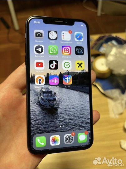 Телефон iPhone X