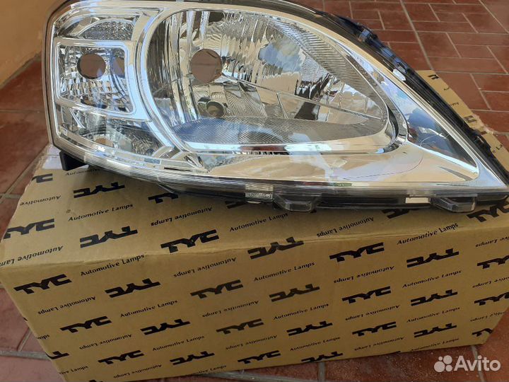 Фара правая LADA largus