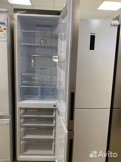 Холодильник Haier C2F637CGG