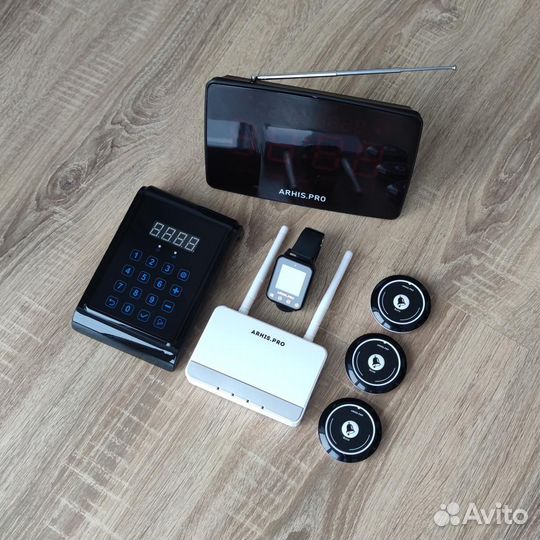 Комплект: кнопка вызова официанта, персонала и час